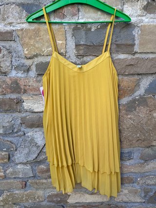 Top amarillo plisado talla única