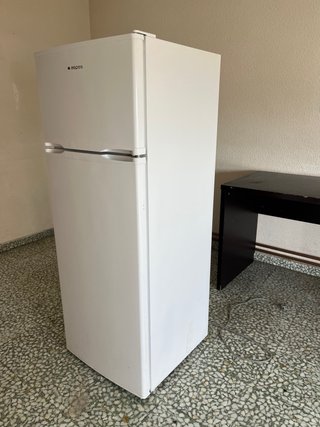 Nevera con congelador blanca