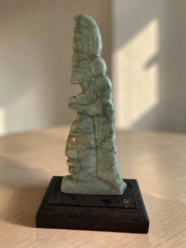 Escultura de jade tallada a mano