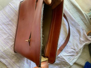 Bolso de piel marrón claro