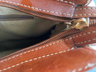 Bolso de piel marrón claro