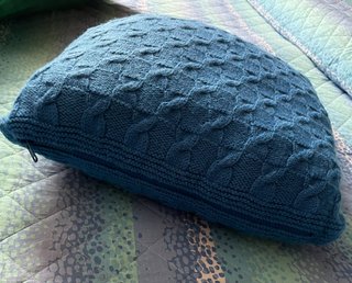 Cuscino di lana fatto a mano blu