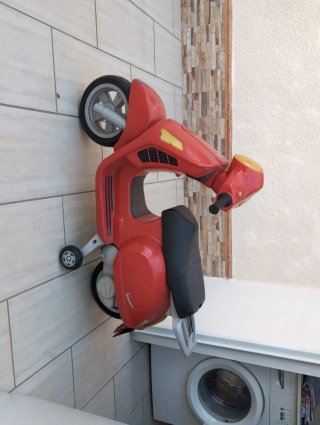 Moto Eléctrica Infantil Peg Perego Roja