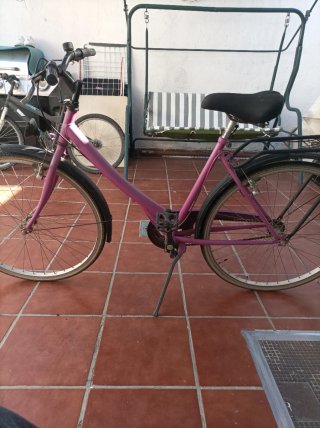 Bicicleta de señora morada