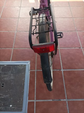 Bicicleta de señora morada