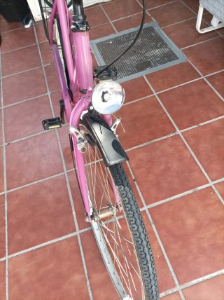 Bicicleta de señora morada