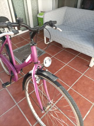 Bicicleta de señora morada