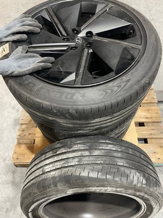 4 Llantas Lexus modelo  RZ  4 neumáticos com 97%