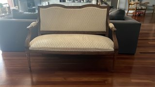 Sillón de salón tapizado