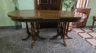 Mesa de comedor de madera