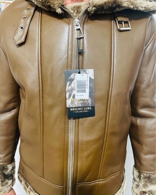 Parka de piel con capucha
