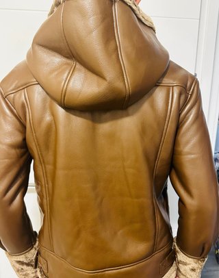 Parka de piel con capucha