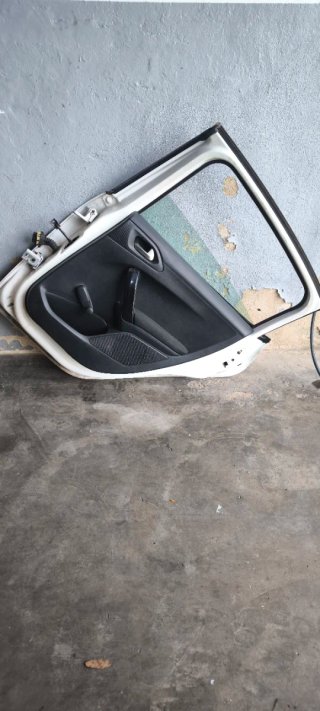 Puerta Trasera Derecha Peugeot 208
