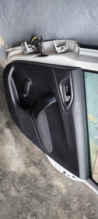 Puerta Trasera Derecha Peugeot 208