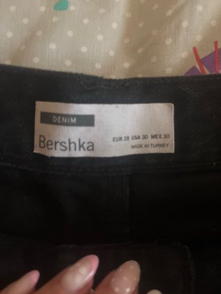 Pantalón vaquero negro desgastado