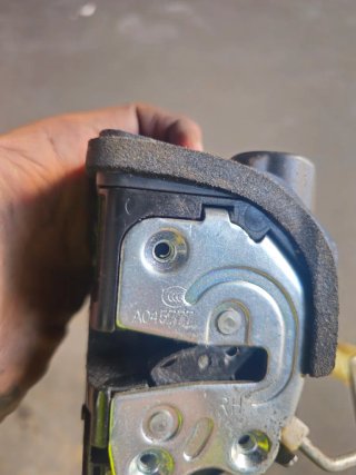 Cerradura Delantera Derecha Kia