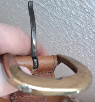 Cinturón de cuero con estampado de perros
