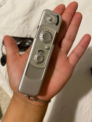 Cámara de fotos vintage con funda