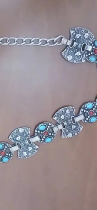 Cinturón plateado con detalles turquesa