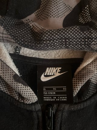 Chaqueta Nike Camuflaje Negra y Multicolor
