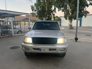 Toyota Land Cruiser 100 2000