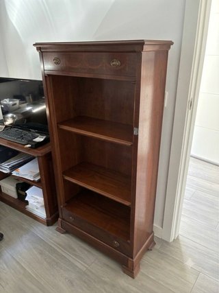 Estantería de madera maciza