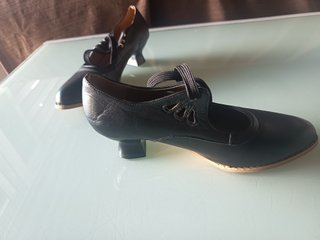 Zapatos vintage negros con cordones