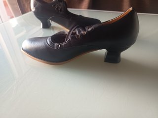 Zapatos vintage negros con cordones