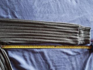Sudadera con capucha gris