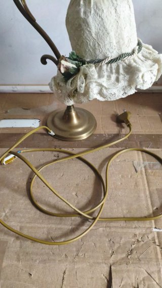 Lampada da tavolo in ottone