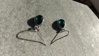 Brincos banhados a Prata Pedra Verde Gota