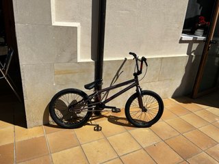 Bicicleta BMX Monty + pegs