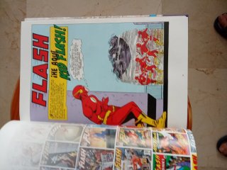 Flash 80 años del hombre más rápido del mundo.