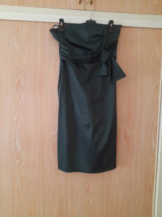 Vestido de fiesta verde con lazo