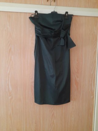 Vestido de fiesta verde con lazo