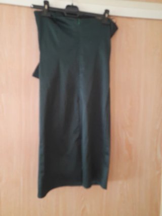 Vestido de fiesta verde con lazo