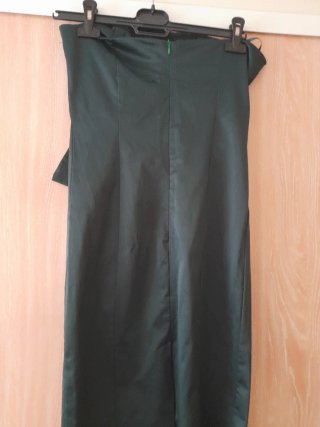 Vestido de fiesta verde con lazo