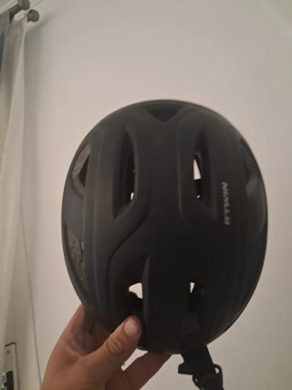 Casco patín negro
