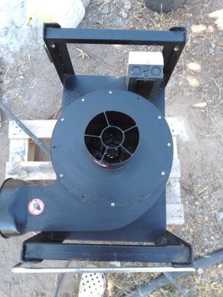 Turbina extractora industrial negra muy  potente