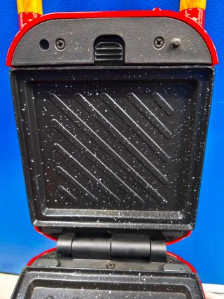 Cecotec sandwichera One Retro Red
