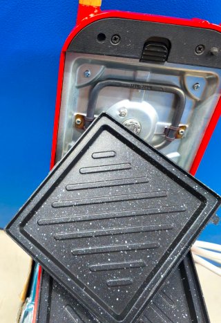 Cecotec sandwichera One Retro Red