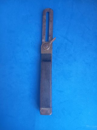 Herramienta carpintería antigua escuadra