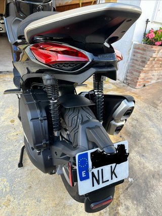 Piaggio Beverly 400 HPE Negro Cosmo