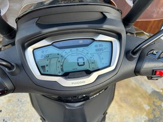 Piaggio Beverly 400 HPE Negro Cosmo