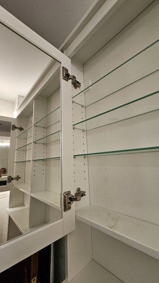 Armario de baño con espejo