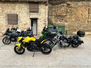 Kawasaki Versys 650 Adventure Amarilla