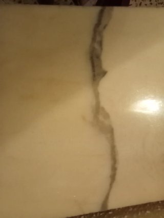 Taquillón antiguo de madera con mármol