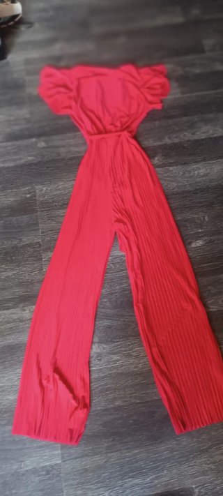 Mono rojo elegante palazzo