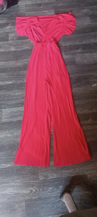 Mono rojo elegante palazzo