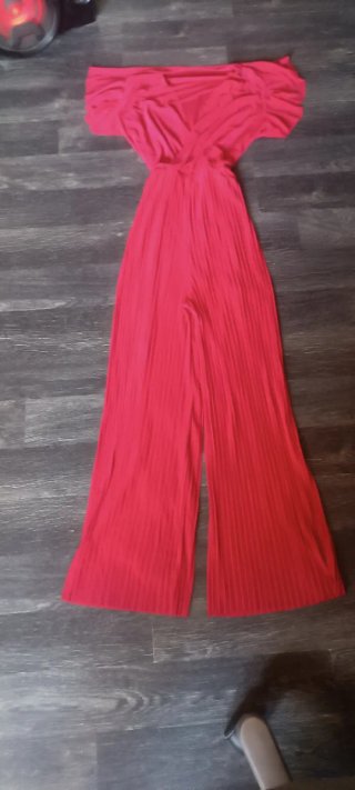 Mono rojo elegante palazzo
